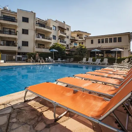 Alexis - Modern 2-bedroom With Swimming Pool *