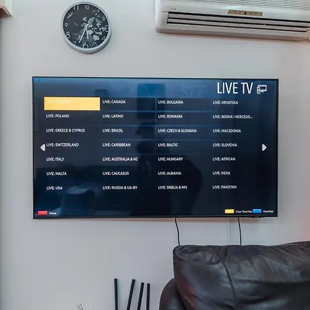 Alexis - Modern 2-bedroom With Swimming Pool *