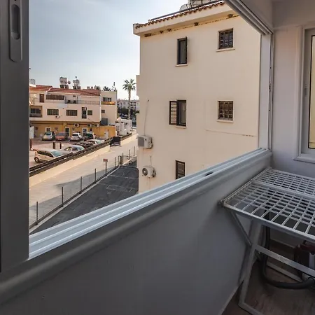 Alexis - Modern 2-bedroom With Swimming Pool דירה *
