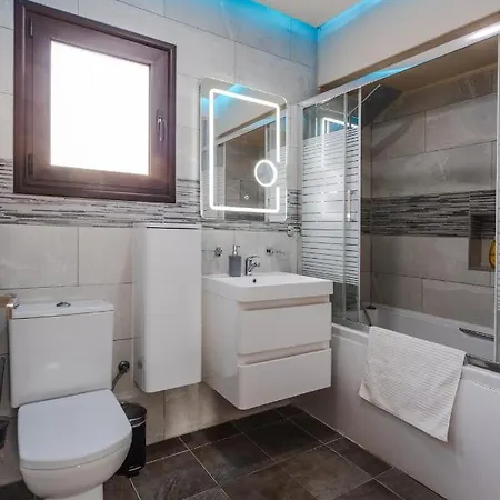 דירה Alexis - Modern 2-bedroom With Swimming Pool *