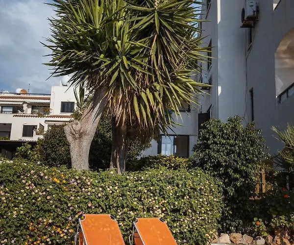 Apartmán Alexis - Modern 2-bedroom With Swimming Pool Paphos