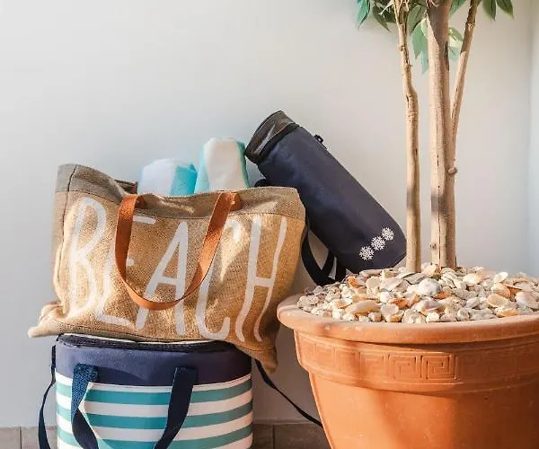 Apartmán Alexis - Modern 2-bedroom With Swimming Pool