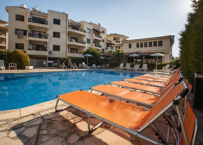 Alexis - Modern 2-bedroom With Swimming Pool *