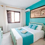 Apartmán Alexis - Modern 2-bedroom With Swimming Pool *