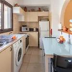 Alexis - Modern 2-bedroom With Swimming Pool *