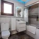 Apartmán Alexis - Modern 2-bedroom With Swimming Pool *