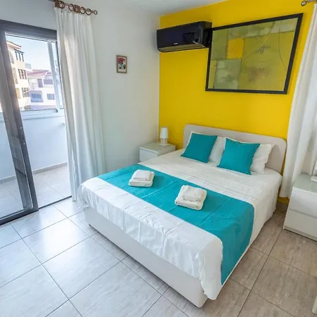 Alexis - Modern 2-bedroom With Swimming Pool