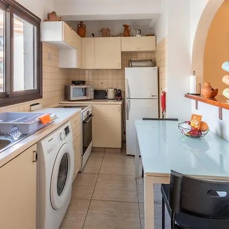 Alexis - Modern 2-bedroom With Swimming Pool *