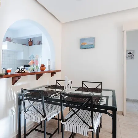 Alexis - Modern 2-bedroom With Swimming Pool