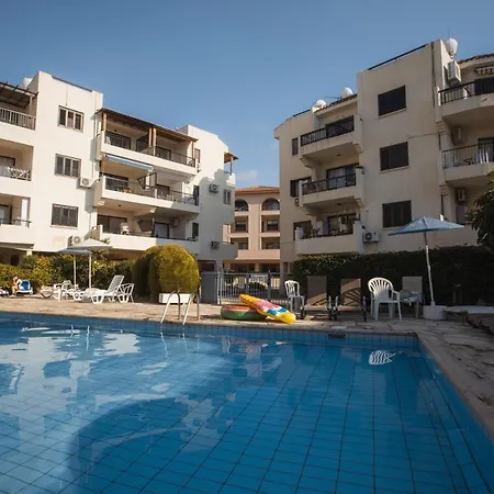 Alexis - Modern 2-bedroom With Swimming Pool Apartment